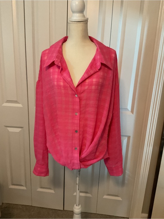 new in Tops - ⛔️New In Women’s TEXTURED FRONT TWIST HI-LOW TOP NWOT Size Large